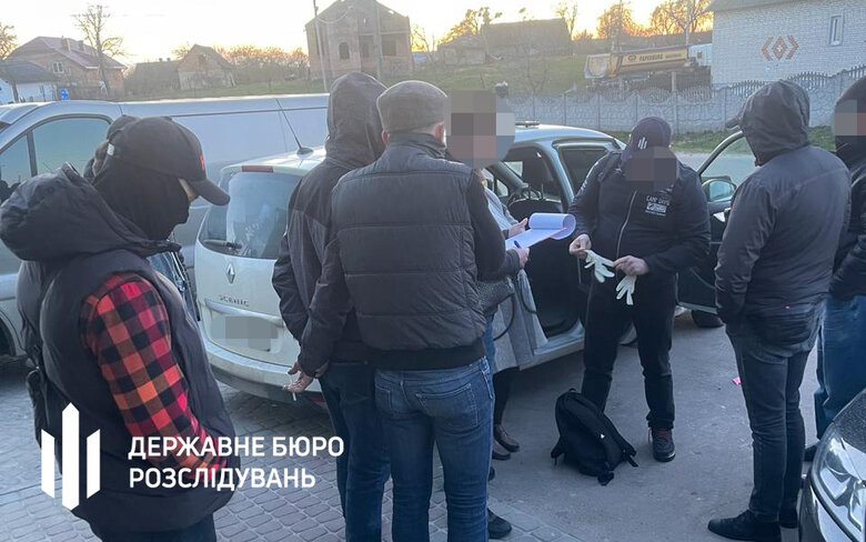 ДБР викрило групу осіб на шахрайстві