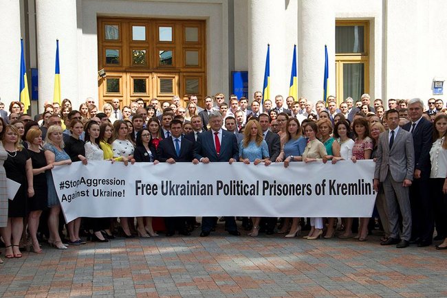 Мировые лидеры приобщаются к проблеме освобождения украинских политзаключенных - давление на РФ продолжается, - Порошенко 01