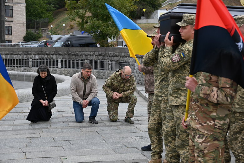 У Києві попрощалися з командиром роти стрілецького батальйону Олександром Пастухом (Добрим), який загинув у бою проти рашистів на Луганщині 66