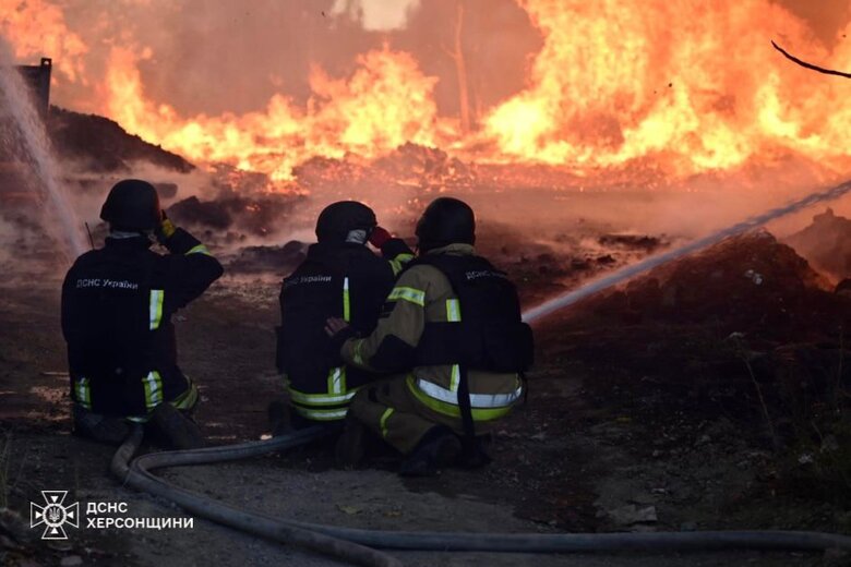 Наслідки удару по складу в Херсоні