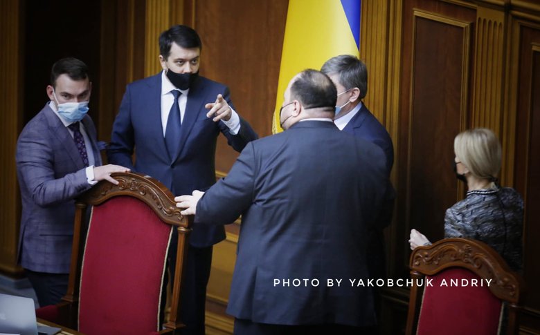 І пішли вони тихо в ліс: чому березень може стати кінцем для монобільшості 04