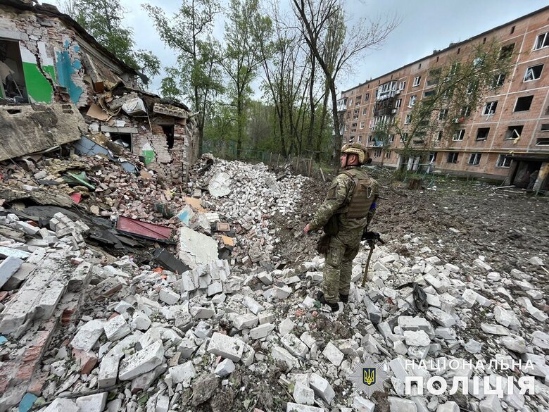 Наслідки ворожих обстрілів Донеччини: під вогнем опинилися 9 населених пунктів 04