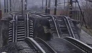 В Мариуполе подорвали железнодорожный мост и убили охранника "Азовстали" ВИДЕО(Обновлено)