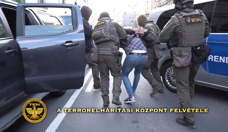 Угорські силовики затримали українського ексдипломата в центрі Будапешта та звинуватили його у "шпигунстві". ВIДЕО
