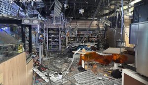 Травмовано 5 людей: ДСНС показала наслідки російського удару по АЗС у Запоріжжі. ФОТОрепортаж
