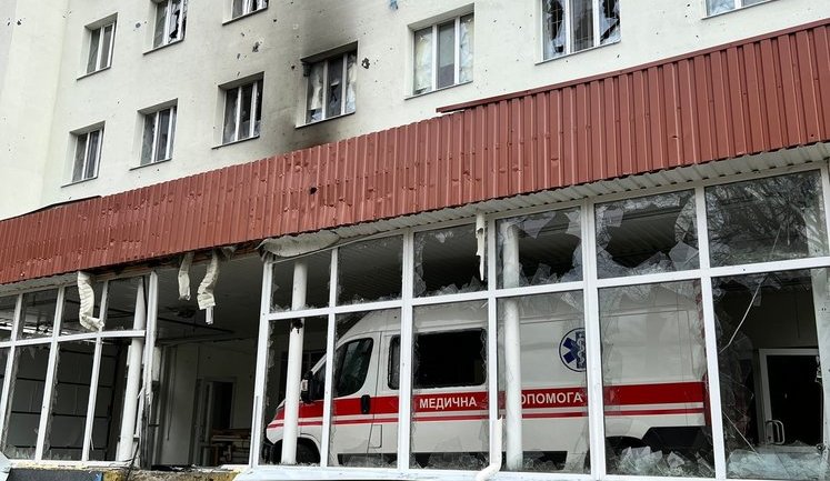 Війська РФ знищили один із найсучасніших медзакладів в Україні - Тростянецьку лікарню: розстріляли із танків та мінометів. ФОТОрепортаж
