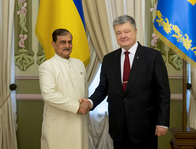 Порошенко прийняв вірчі грамоти у послів Пакистану, Туреччини та Японії 01