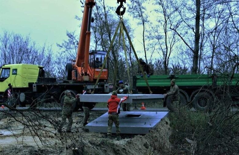 В Киевской области строят фортификационные сооружения 01
