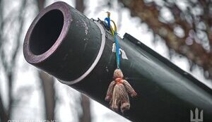 Украинские воины овладели трофейным Т-80, оборудовали его защитой от дронов и используют в ожесточенных боях за Торецк. ФОТОРЕПОРТАЖ