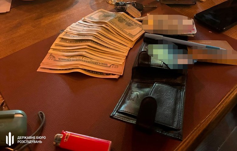 Начальника служби військової частини затримали на хабарі за переведення мобілізованого
