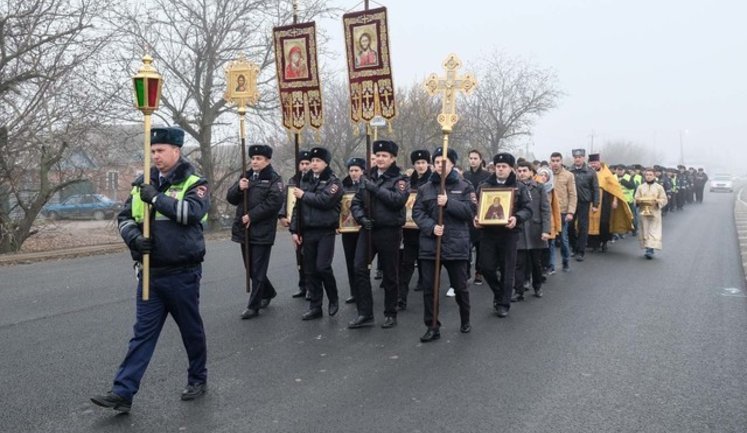Российские гаишники прошли крестным ходом против ДТП в Краснодаре. ВИДЕО
