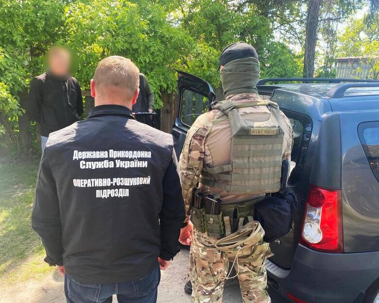 На Сумщині затримали уродженця РФ, який за 6,5 тис. доларів переправляв людей до Росії через Молдову 03 На Сумщині затримали уродженця РФ, який за 6,5 тис. доларів переправляв людей до Росії через Молдову 03