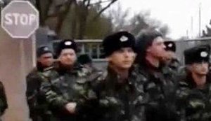 Штурмовать украинские базы в Крыму российским оккупантам помогают бывшие бойцы "Беркута". ВИДЕО