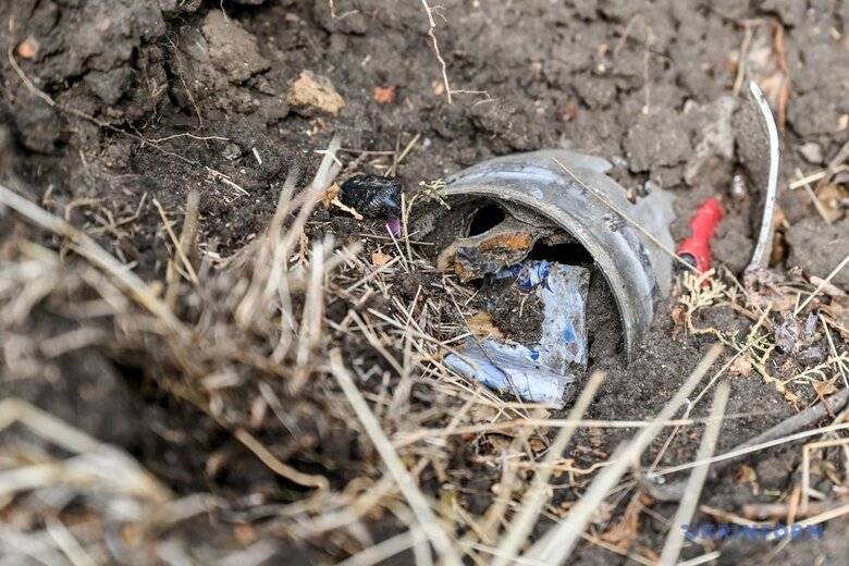 Школа без крыши, дома без окон: войска РФ два дня подряд обстреливают село под Запорожьем 02