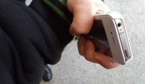 Жительница Львовщины отправляла с мобильного отца угрозы кандидату в президенты, - полиция