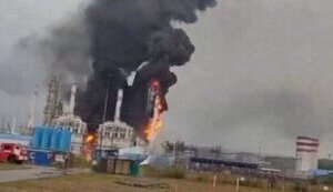 Безпілотники вдарили по порту Усть-Луга в Ленінградській області РФ. ВIДЕО