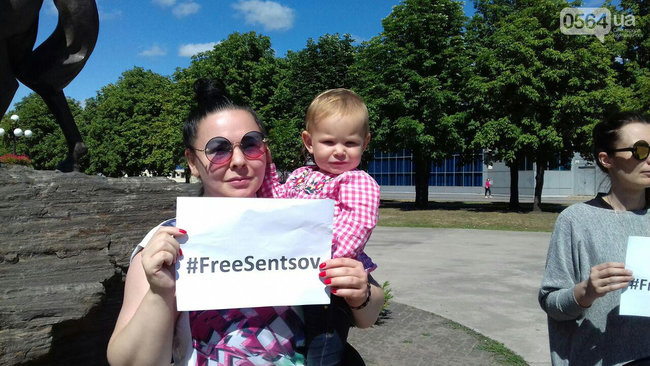 Мешканці Кривого Рогу вийшли на всесвітню акцію FreeSentsov 05