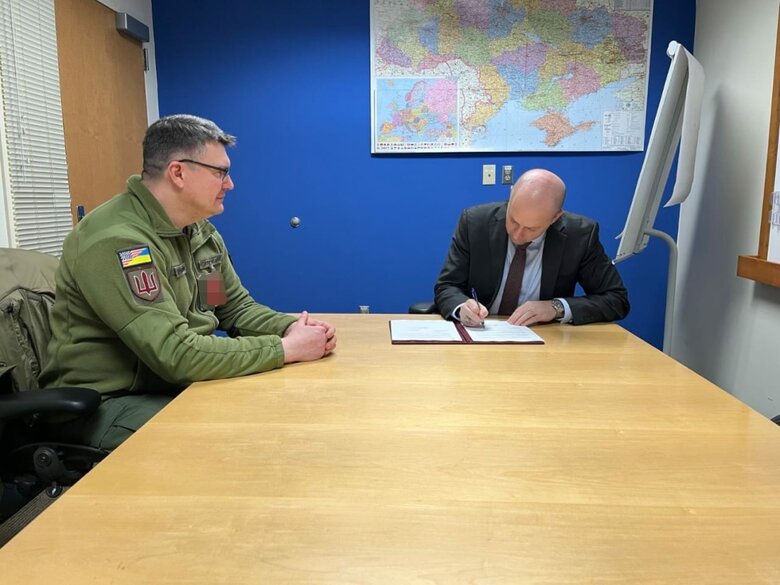 Міноборони та посольство США домовилися про посилення спільного контролю за наданою Україні зброєю 02