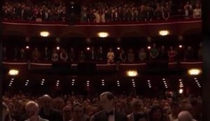 In New York, Ukrainian national anthem unexpectedly rang out before performance of ’Macbeth’: audience at Metropolitan Opera listened to it standing up. VIDEO