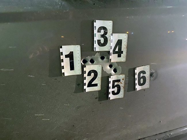 В Киеве на Оболони обстреляли автомобиль, - полиция 02