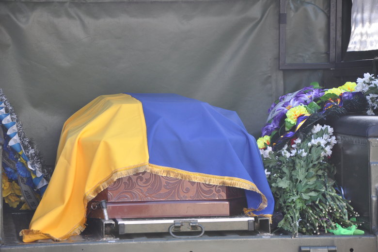 В Києві попрощалися із загиблим внаслідок російського обстрілу розвідником 30-ї ОМБр Антоном Сидоровим 46