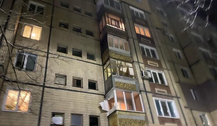 Consequences of Russia’s drone attack on Kryvyi Rih: industrial enterprise, medical facility, high-rise buildings and car were damaged. PHOTOS