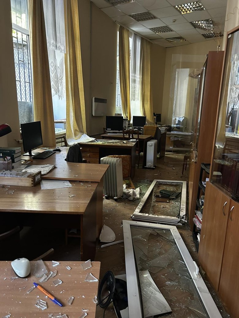 У Києві через атаку пошкоджено Інститут літератури НАНУ