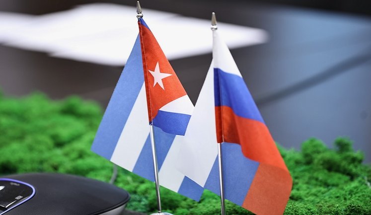 Росія продовжить постачати нафту на Кубу пори загрози США, ‒ заява посла