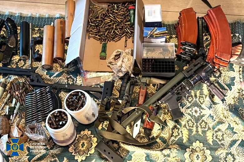 Затримано чоловіків, які торгували трофейною зброєю