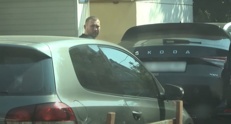 Генерал Нацполіції Шайхет використовує службове авто на оперативних номерах для поїздок у спортзал