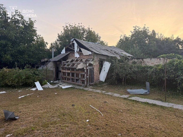 Ранкова атака на Київ: дрони йшли кількома хвилями, є пошкодження