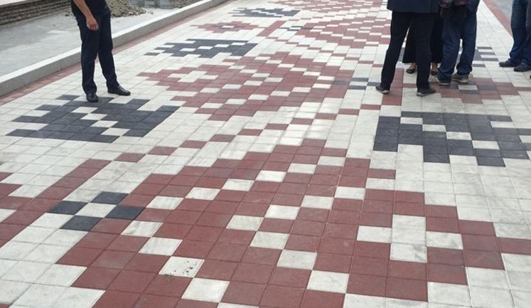 Біля Золотих Воріт у Києві поклали плитку у вигляді вишиванки, - нардеп Білоцерківець. ФОТО
