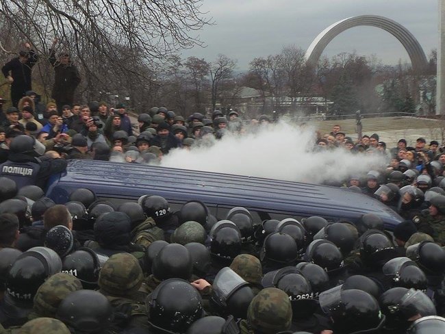 Supporters release Saakashvili from paddy wagon 06