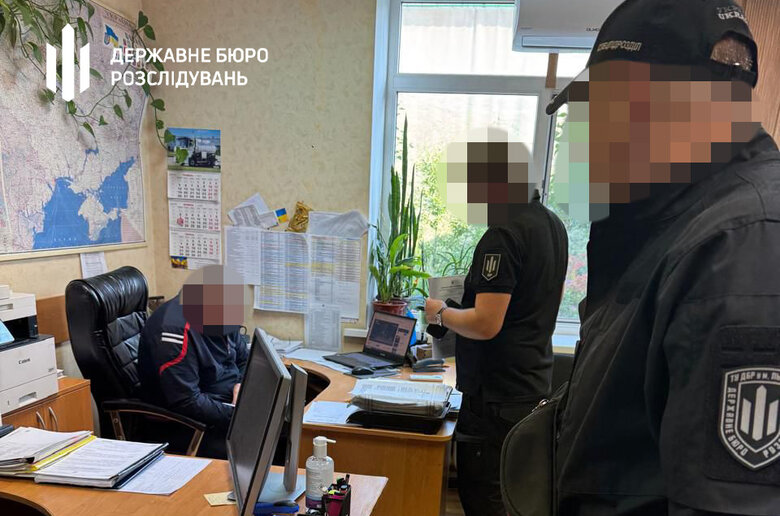 Збитки на 64 мільйони: ДБР викрило корупційну схему закупівлі техніки для армії