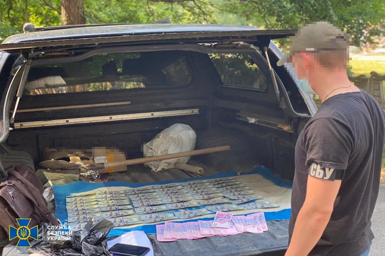 Торгівля місцями на кладовищах Києва: ще одному фігуранту протиправної схеми повідомлено про підозру 01