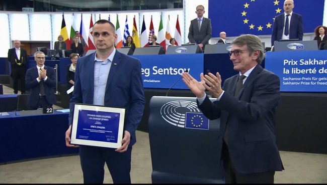 Сенцову в Європарламенті вручили премію Сахарова 03