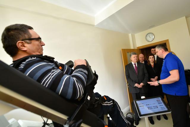 Poroshenko visits Ukrainian military in Latvias rehabilitation center Vaivari 03