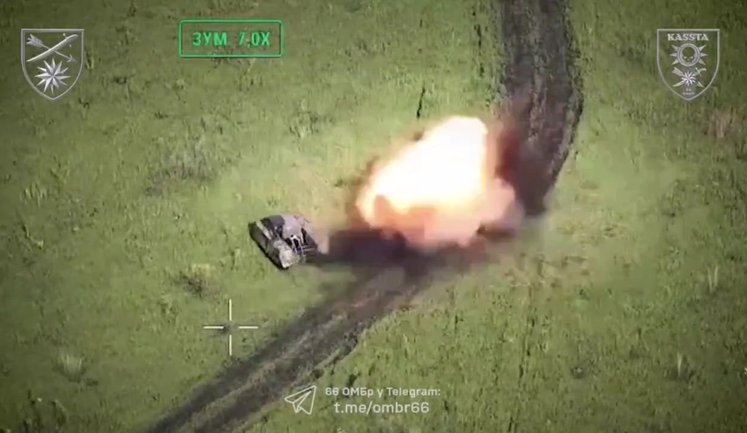 Оператор НРК екіпажу "Асгард" за мить до удару ухилився від російського FPV-дрона та врятував роботизований комплекс. ВIДЕО