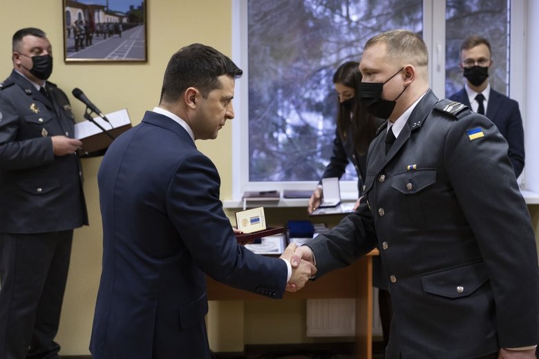 Вы показываете высокий уровень, - Зеленский поздравил сотрудников Управления государственной охраны с 30-летием создания 03