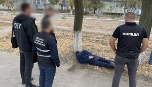 Фальшивомонетчик в Одесской области изготавливал поддельные купюры 500 грн. Продавал по 150. ФОТО