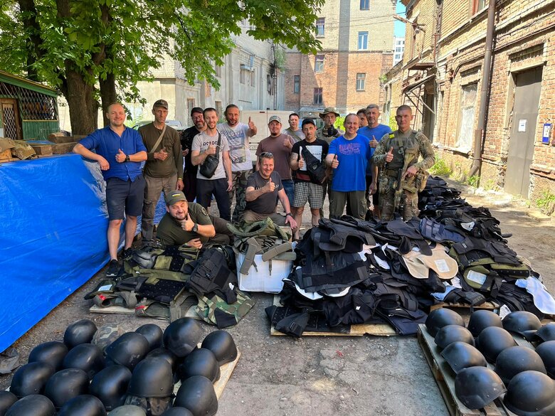 Я зобов`язаний цим хлопцям на фронті. Потужна історія Ігоря Коваля - американського підприємця українського походження, який разом із сім`єю мобілізував у США на допомогу Україні тисячі людей 06