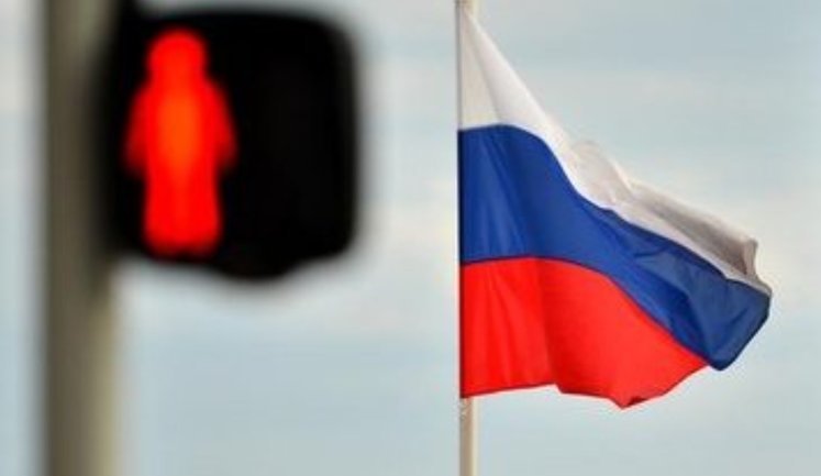 Росіян змусять платити за війну через новий податок на смартфони й ноутбуки