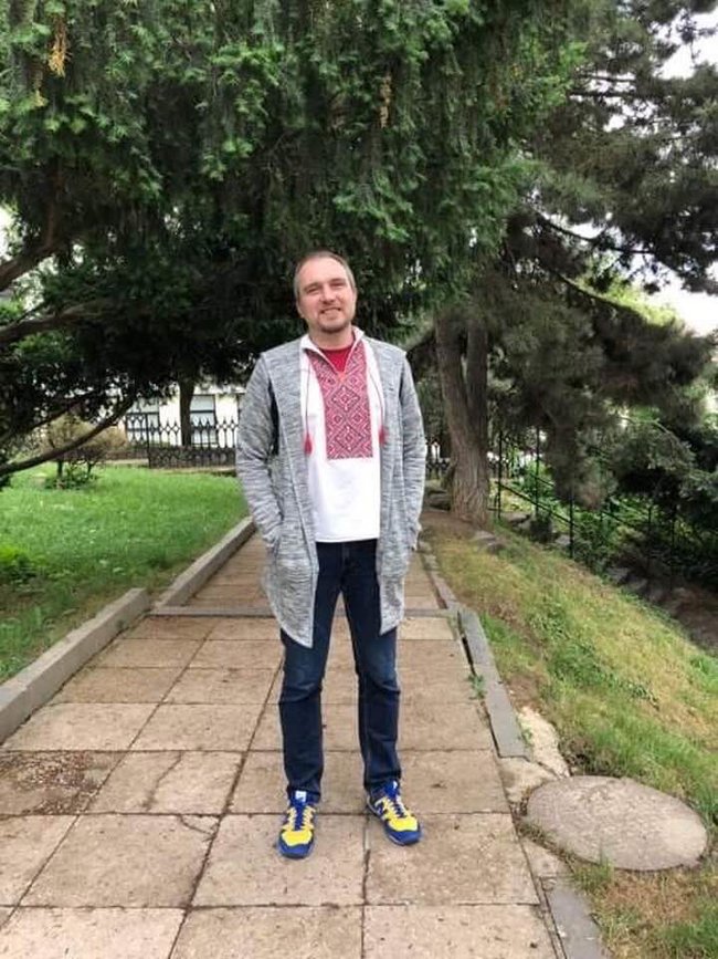 Лідер гурту Тимчасова Назва, гравець Що? Де? Коли? донеччанин Володимир Улахович: Біда Донецька в тому, що, опинившись перед доленосним вибором, місто вирішило не робити його зовсім. І цей вибір зробили за нього 01