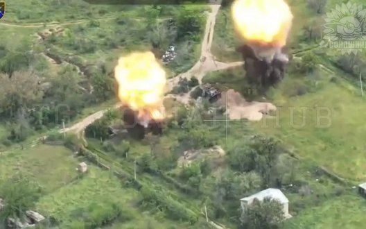Пілоти Повітряних сил знищили бетонне укриття командного пункту РФ двома авіабомбами AASM-250 "Hammer". ВIДЕО