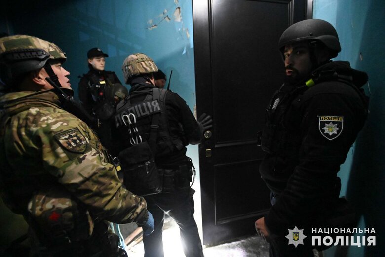 Последствия ракетного удара по Запорожью: под завалами могут быть люди 04