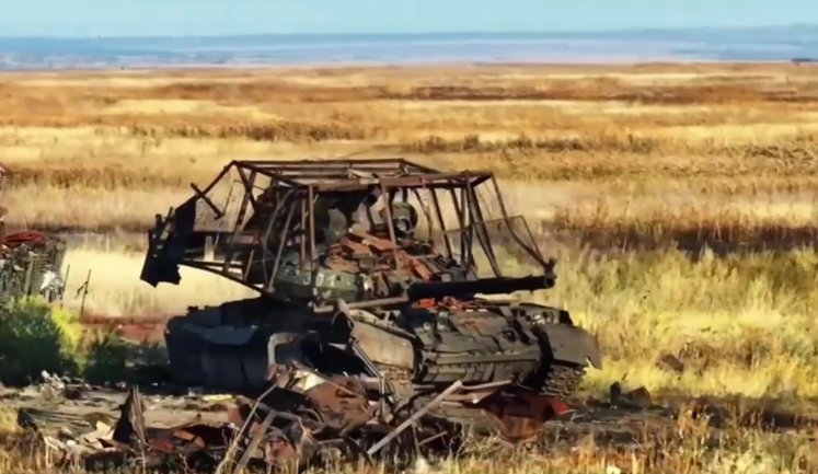 Замангалений "динозавр" радянського ВПК танк Т-62 армії РФ знищений українськими воїнами на Донбасі. ВIДЕО