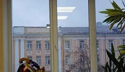В Киеве в результате ракетного удара РФ пострадало здание энергетического регулятора. ФОТО