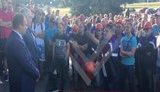 "Чего вы приехали?! Вы понимаете, что вы людей злите!? В тюрьме тысяча людей "азотовских! Когда выпустите?", - рабочие "Гродно-Азот" разговаривают с чиновниками из Минска. ВИДЕО