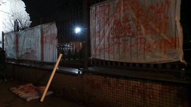 Голово суду, реагуй! - активісти блокують будівлю Соломянського суду через справу Насірова 05