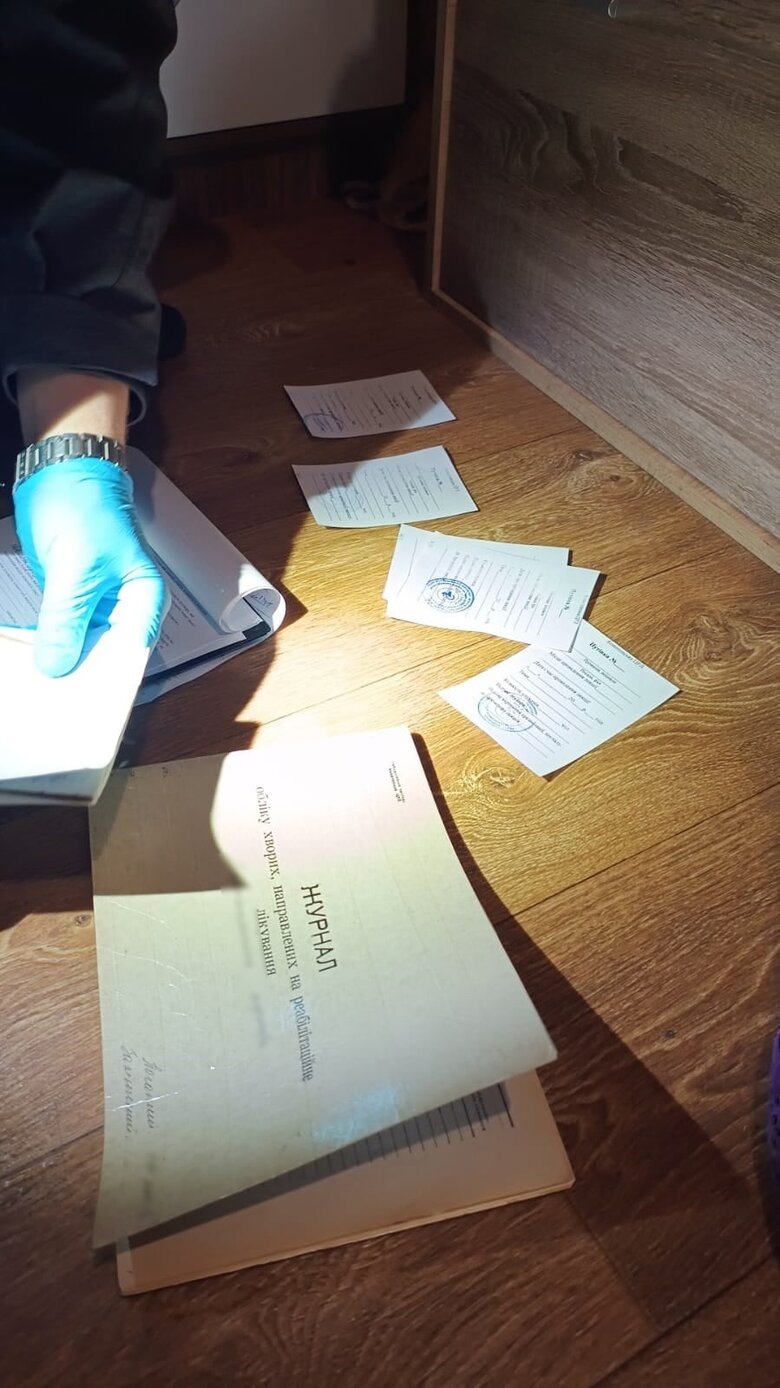 На Сумщині медсестру підозрюють у схемі фіктивних шлюбів для виїзду з України